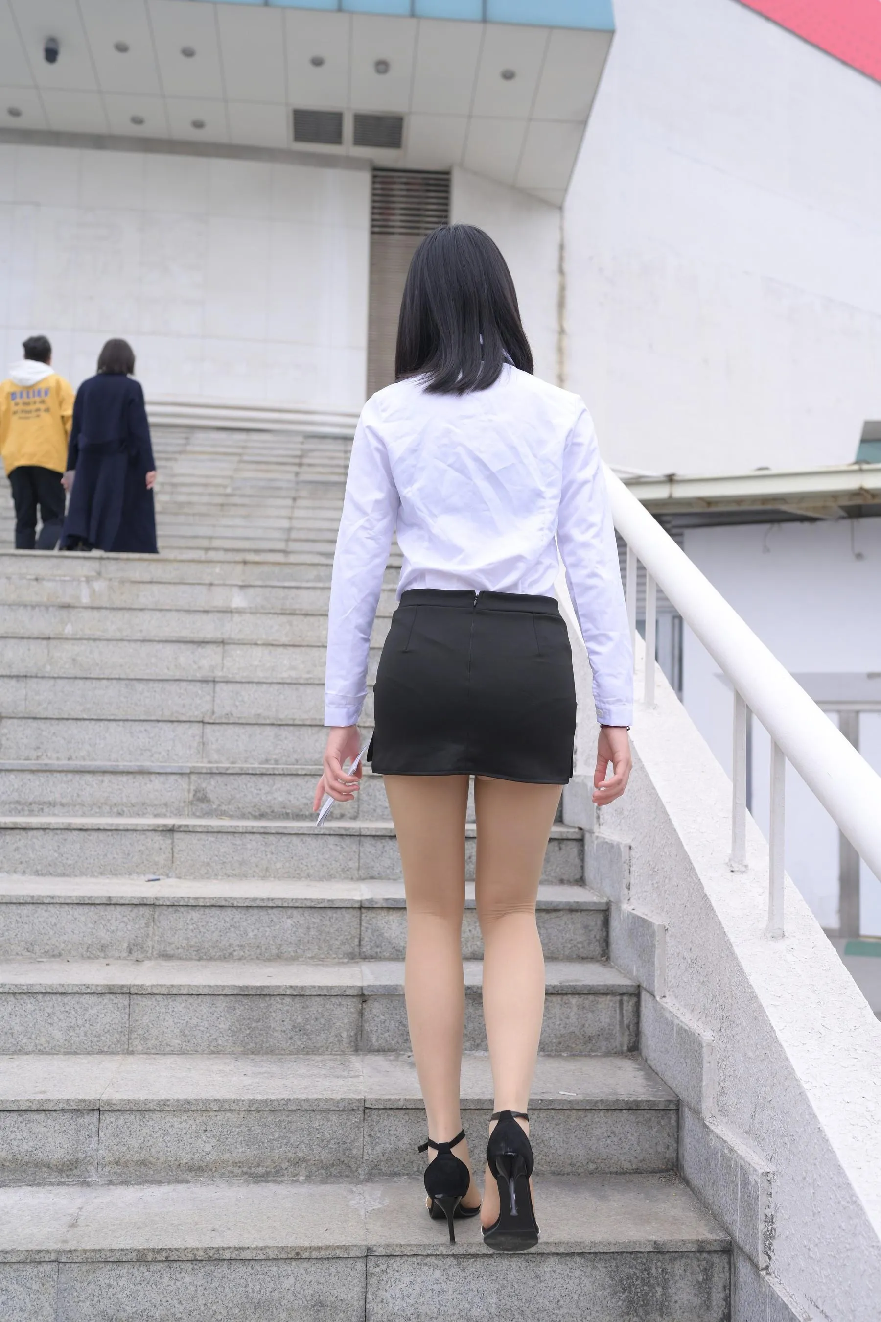 [魔镜街拍] NO.084 程生街拍-商城推销美女长腿肉丝制服 [456P]插图5